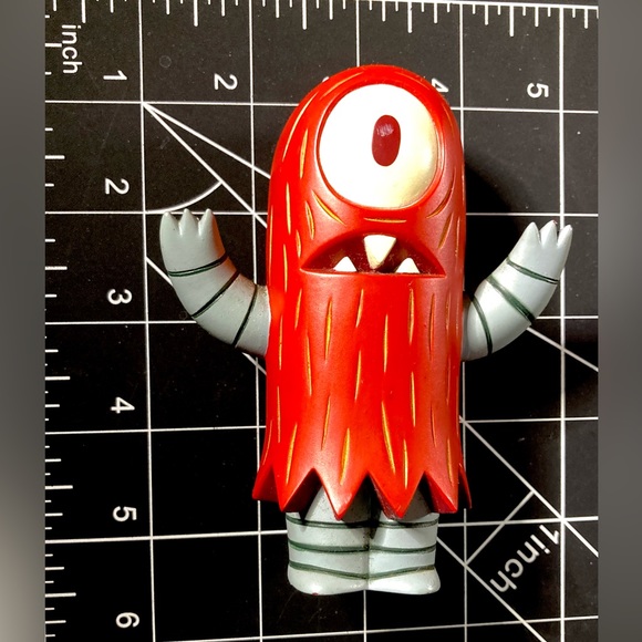 Tim Biskup 4" Red Helper 2003 Critterbox RARE - Picture 12 of 14